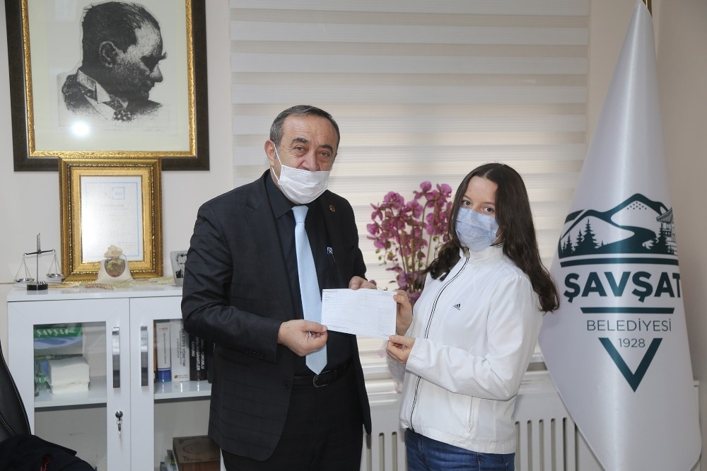 100 lira isabet eden Milli Piyango biletini sokak hayvanları için bağışladı