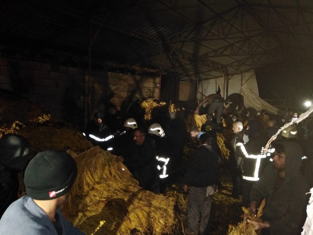 Adıyaman’da tütün ambarı yandı