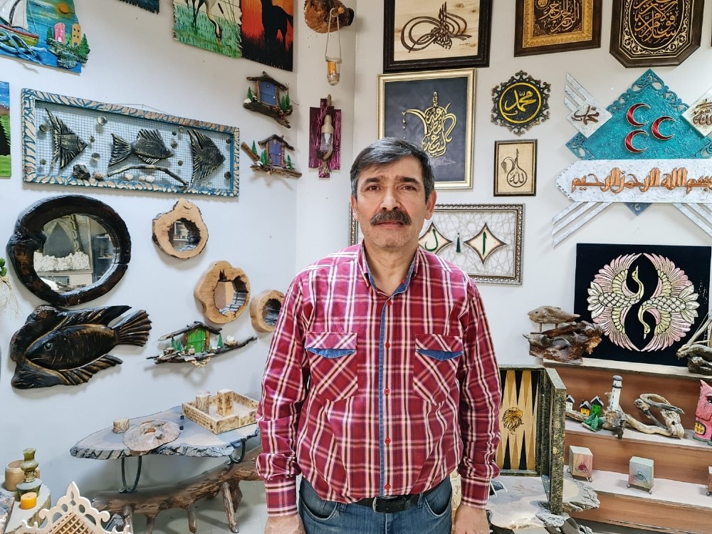 Ahşap yakma sanatçısı ilgisizlikten yakındı