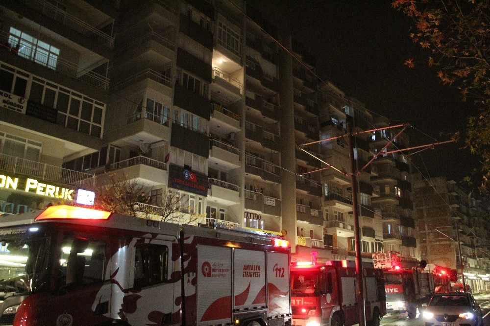 Antalya’da klimadan çıkan yangın korkuttu