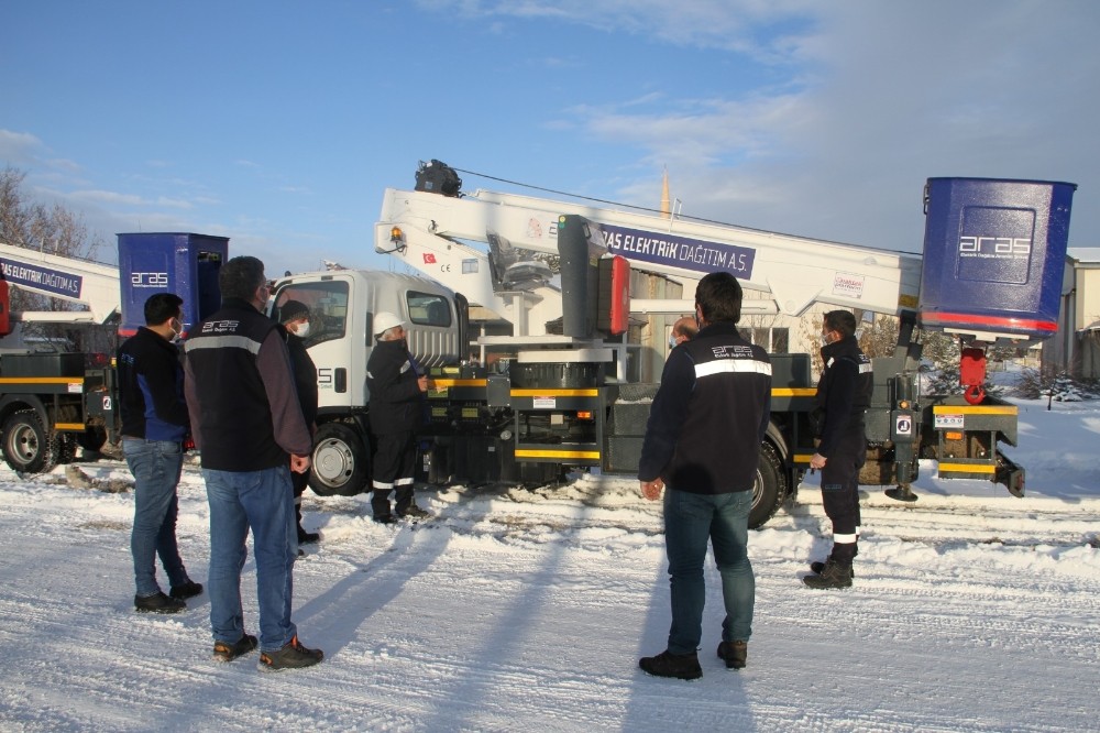 Aras EDAŞ “Sepetli Vinç” araçlarını filosuna kattı