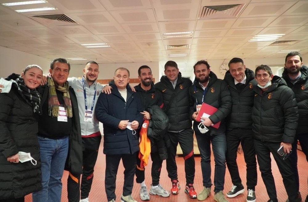 Arda Turan’dan, Terim paylaşımı!