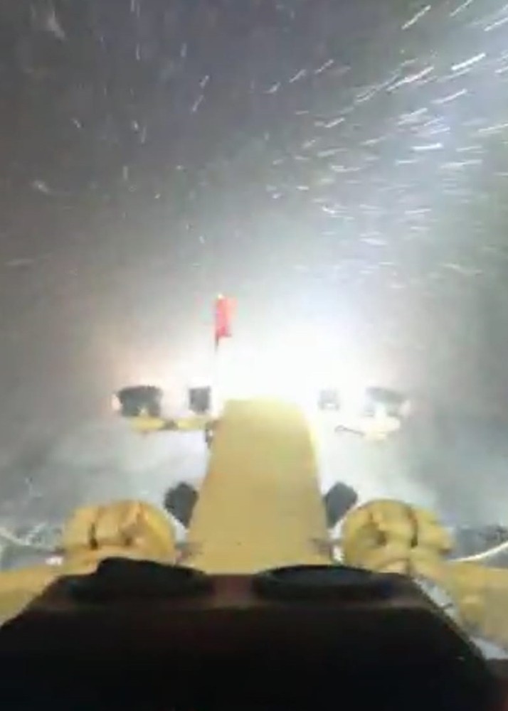 Ardahan’da kar yağışı ve tipi ulaşımı olumsuz etkiliyor