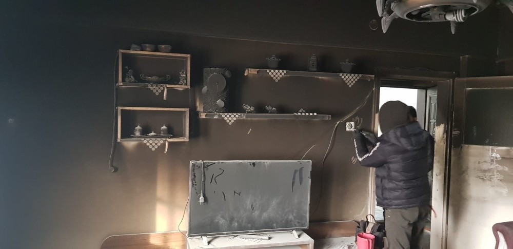 Aşkale’de çıkan yangında ev kullanılamaz hale geldi