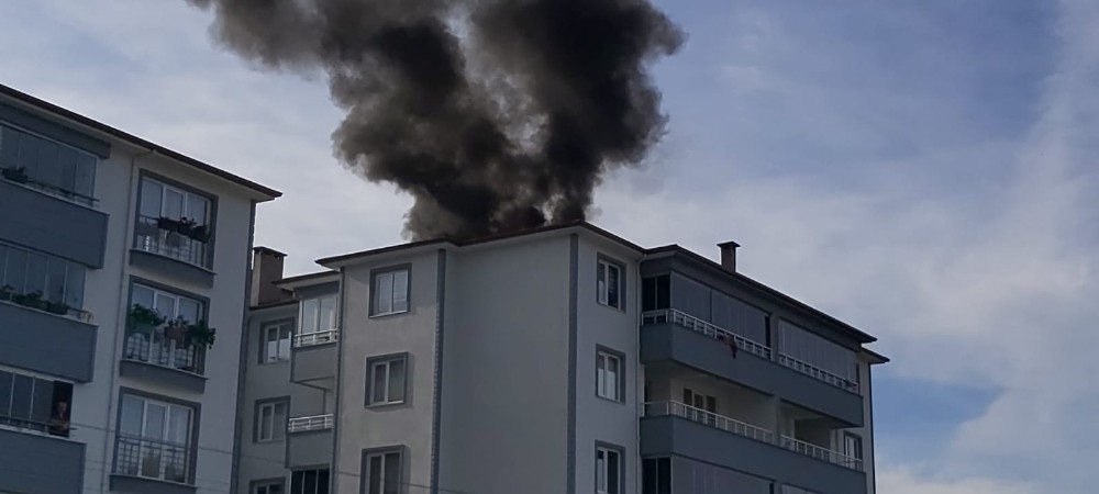 Baca yangını tüm çatıyı sardı