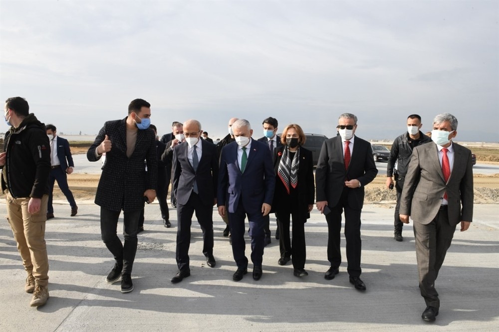 Bakan Elvan, Çukurova Bölgesel Havalimanında incelemelerde bulundu
