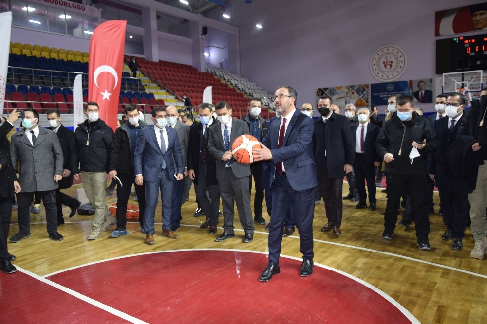 Bakan Kasapoğlu: “Bizim temel felsefemiz, gençler neredeyse biz oradayız”