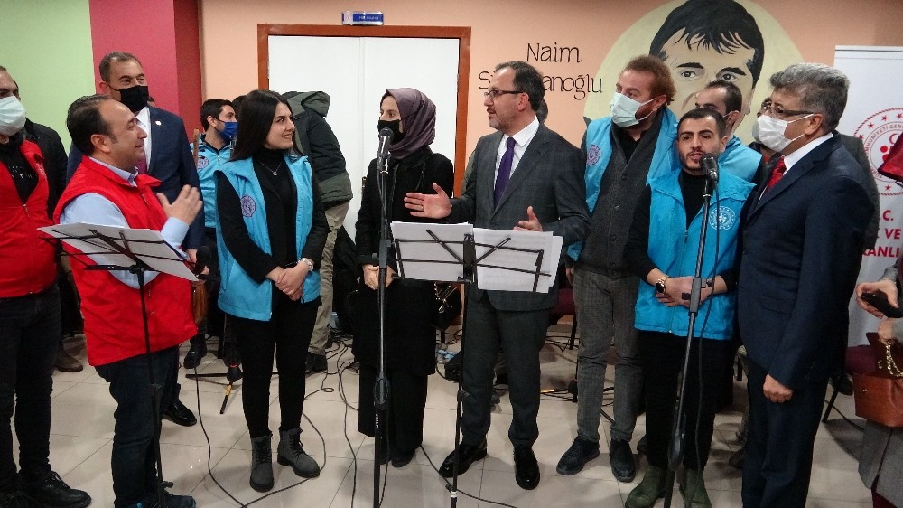 Bakan Kasapoğlu, Vanlı gençlerle buluştu