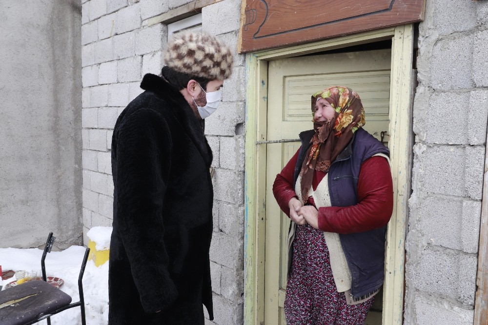 Başkan Sayan ihtiyaç sahibi aileleri ziyaret etti