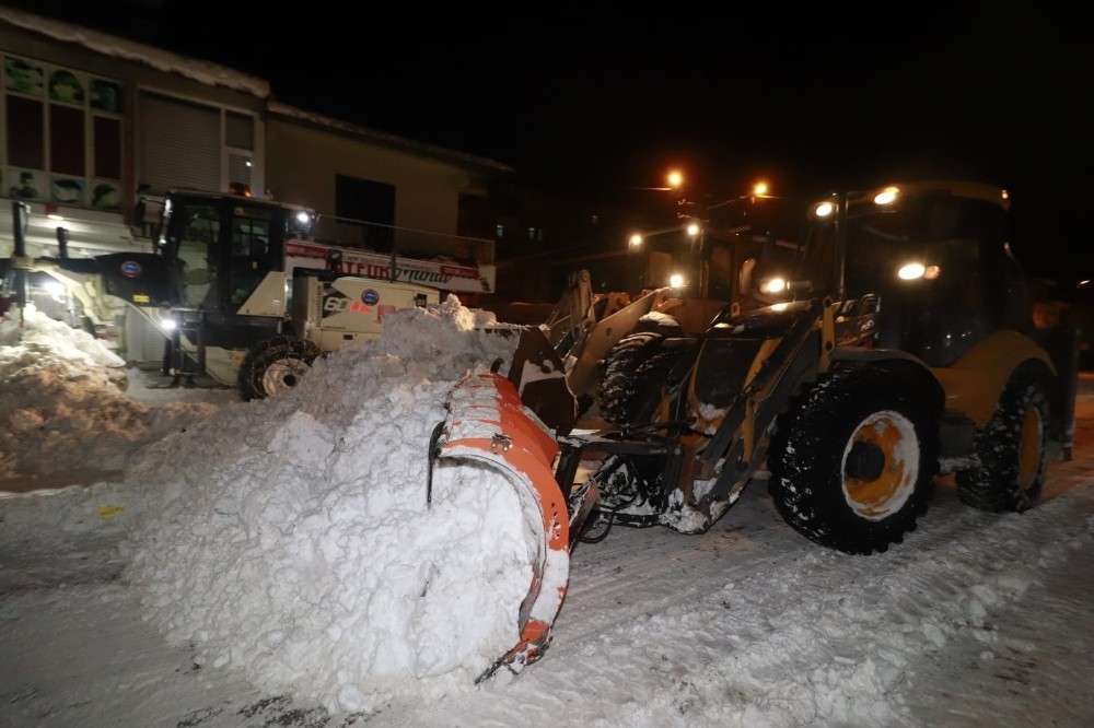 Başkan Sayan, karla mücadele çalışmalarını denetledi