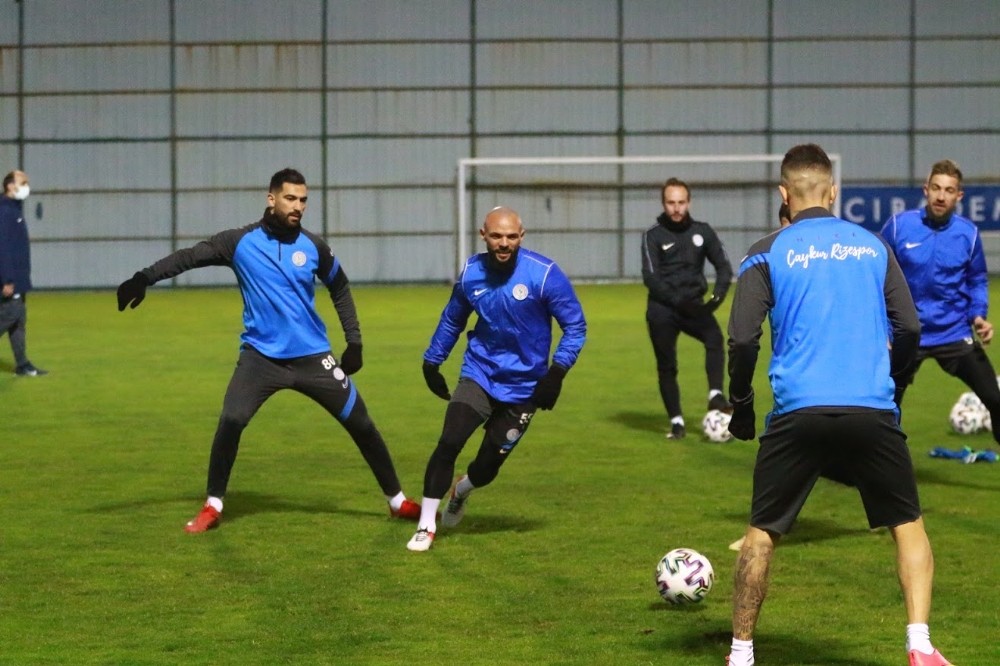 Çaykur Rizespor, Fenerbahçe maçı hazırlıklarını sürdürüyor