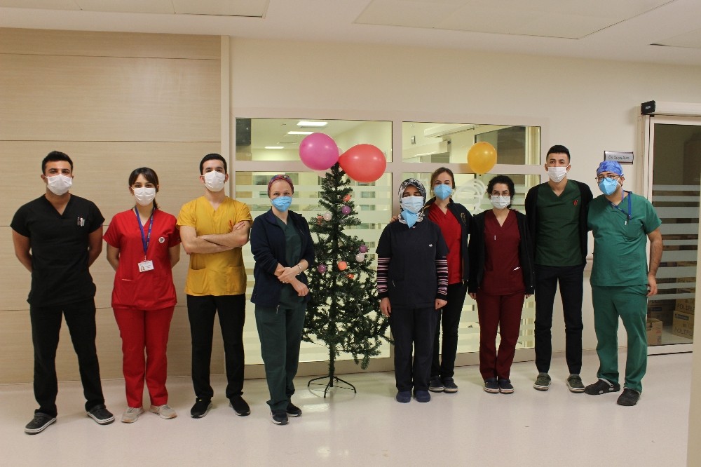 Covid yoğun bakım servisi çalışanları yeni yıla böyle girdi