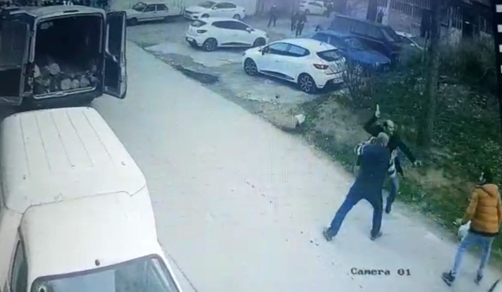 Dayı yeğen arasındaki bıçaklı kavga kamerada