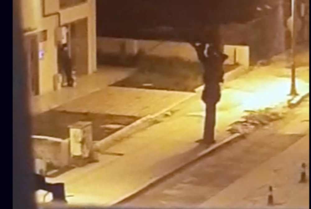 Doğalgaz kutularına zarar vererek kabloları çalmaya çalıştı