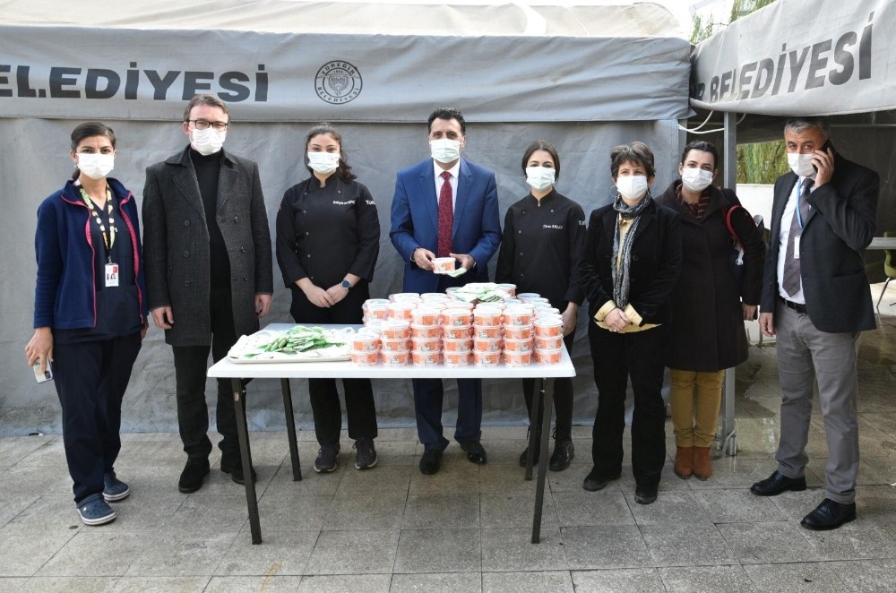 Eğitim camiasından sağlık çalışanlarına destek