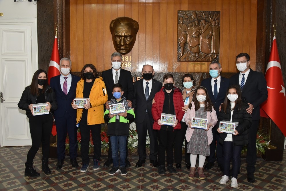 Elginkan Vakfı’ndan öğrencilere kitap seti