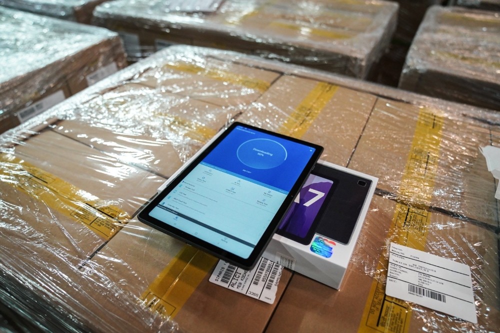 Erdek’te 10 öğrenciye tablet bilgisayar