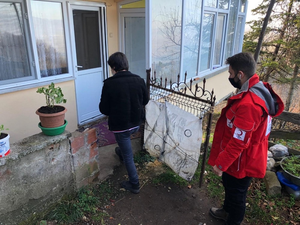 Genç Kızılay Gönüllüleri ihtiyaç sahiplerine destek oldu