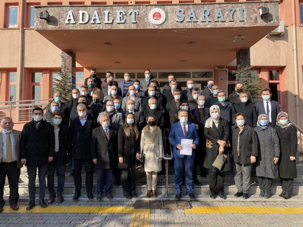 Güven tazeleyen Altınöz, mazbatasını aldı