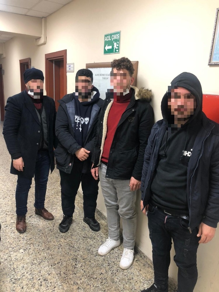 İtalya’ya kaçmak isteyen 4 kişi limandaki konteynerde yakalandı