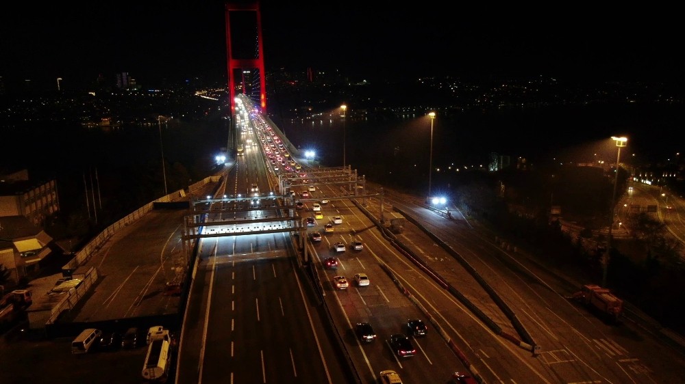 Kısıtlama öncesi 15 Temmuz Şehitler Köprüsü’nde trafik yoğunluğu havadan görüntülendi