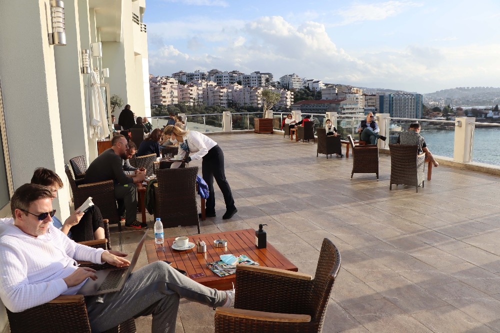 Kuşadası’ndan yeni yılın ilk günü izolasyonlu tatil manzaraları