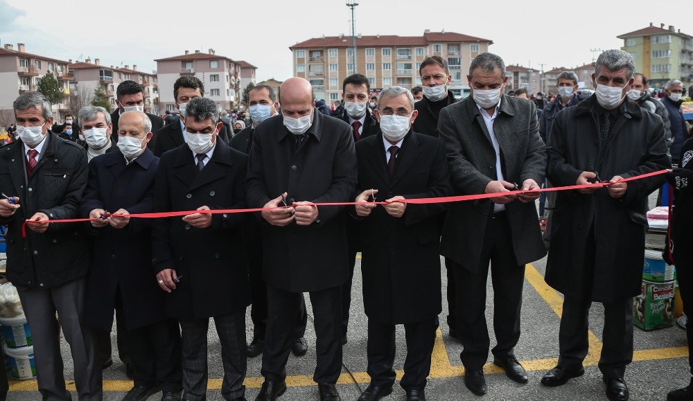 Kütahya’da Dumlupınar Semt Pazarı açıldı