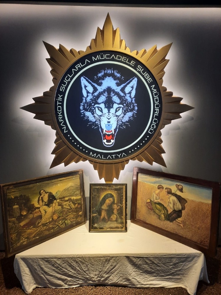 Malatya’da Hz. İsa ve Hz. Meryem figürlü 3 tablo ele geçirildi