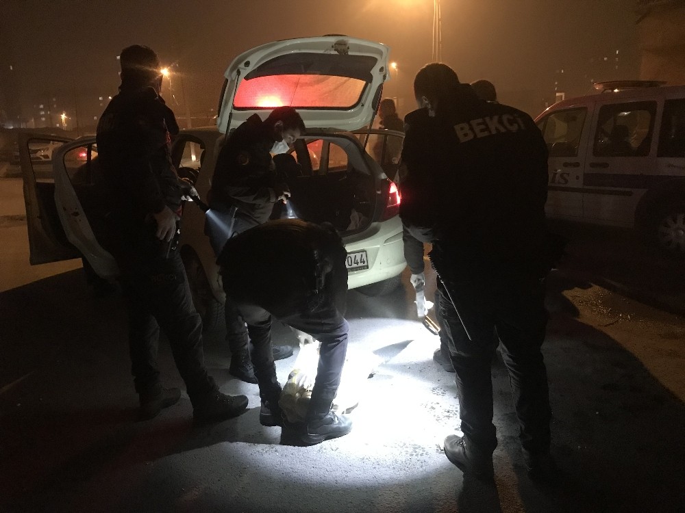 Polisten kaçan otomobilden uyuşturucu ve tabanca çıktı