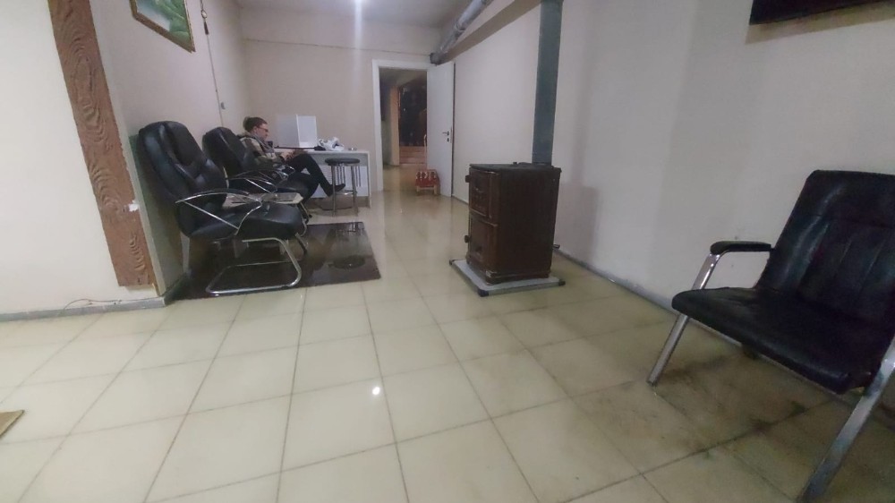 Silivri’de bazı cadde, sokak ve işyerlerini su bastı