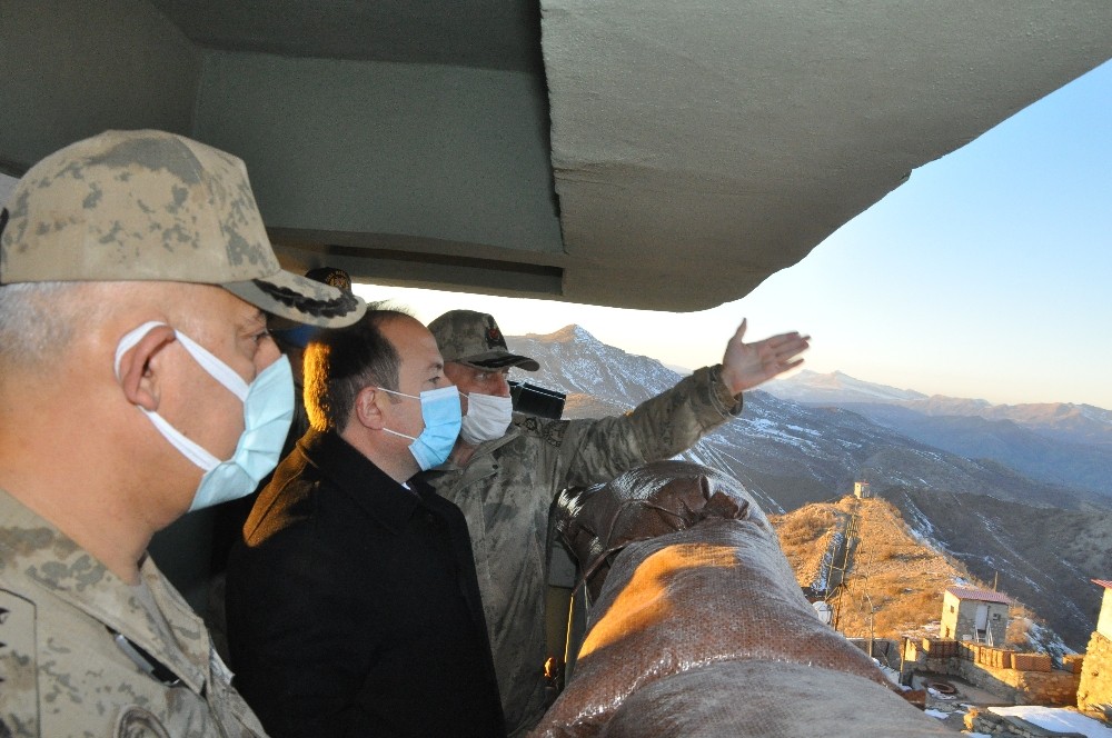 Şırnak Valisi Pehlivan, yılbaşını Mehmetçik ile üs bölgesinde geçirdi