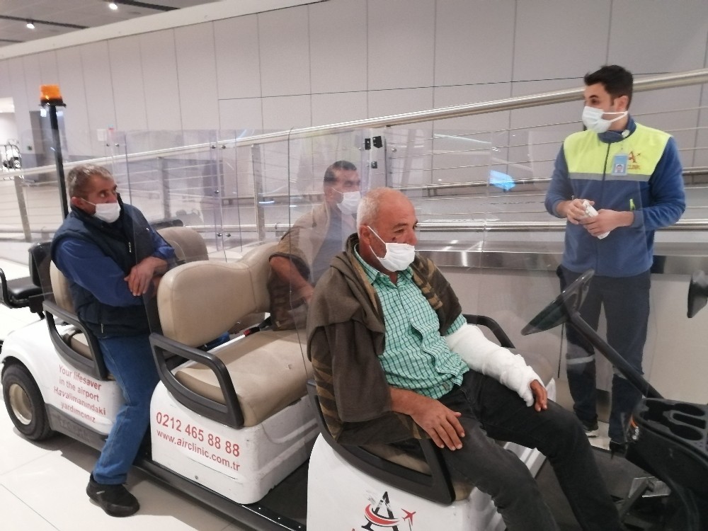 Somali’deki terör saldırısında hayatını kaybeden Türk işçilerin cenazesi Türkiye’ye getirildi