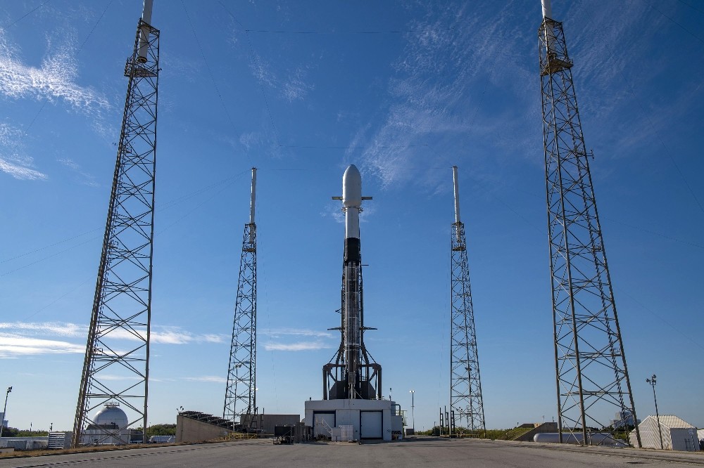 SpaceX’in uzaya tek seferde 143 uydu gönderme görevi ertelendi