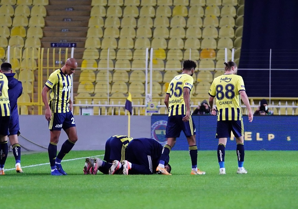 Süper Lig: Fenerbahçe: 1 -Aytemiz Alanyaspor: 0 (İlk yarı)