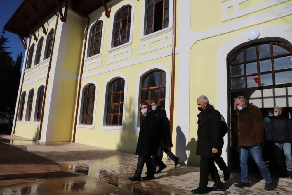 Vali Atay’dan tarihi Orhangazi İlkokulunda inceleme