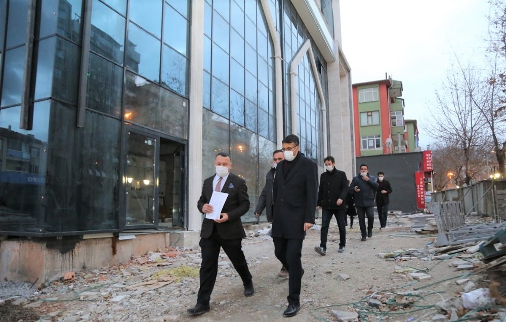 Vali Çelik, külliyenin devam eden inşaatını inceledi