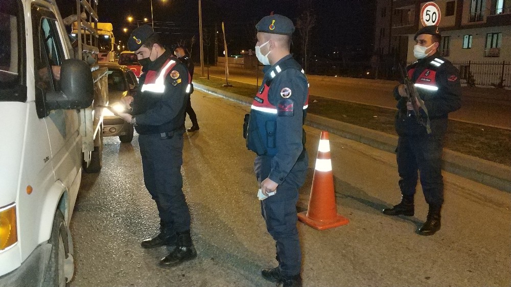 Yılbaşı akşamı jandarmadan sokağa çıkma kısıtlaması uygulaması