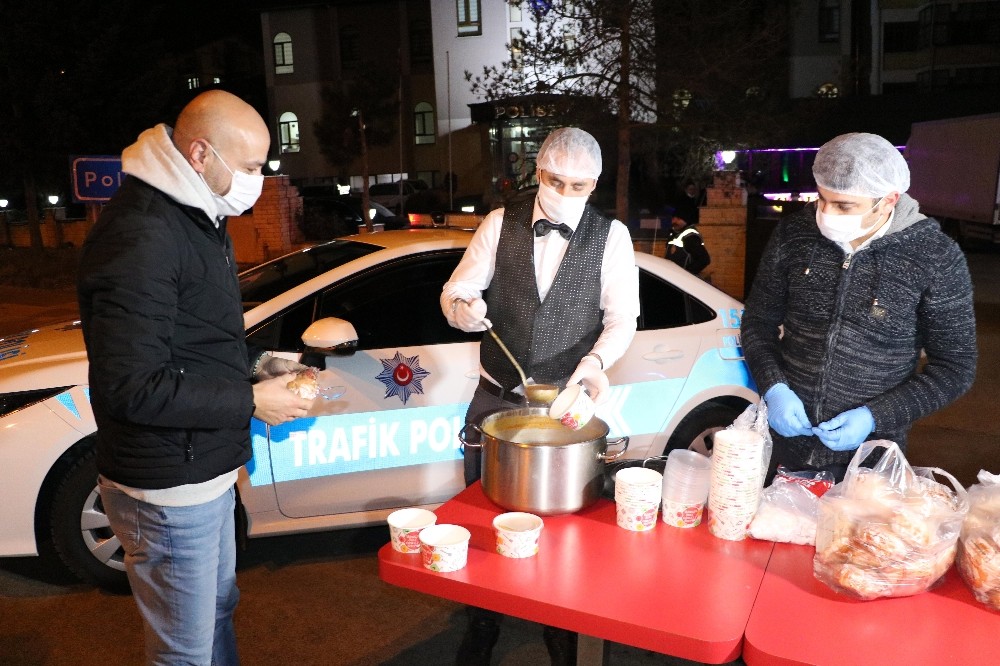 Yozgat Emniyetinden yılbaşı gecesi çorba ikramı