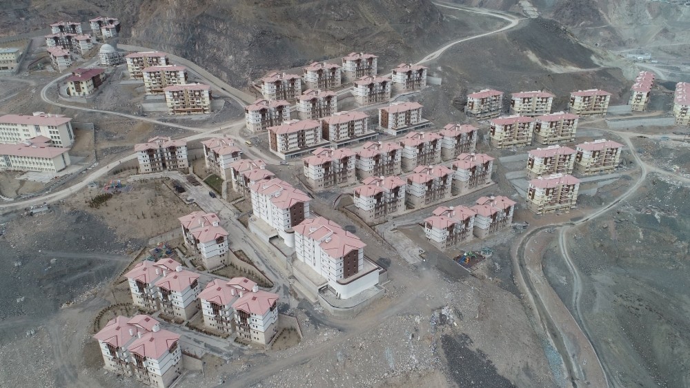 Yusufeli yeni yerleşim yerindeki çalışmalar tüm hızıyla devam ediyor