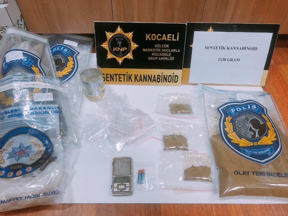 Zehir tacirlerinin ormana sakladığı uyuşturucuları polis buldu