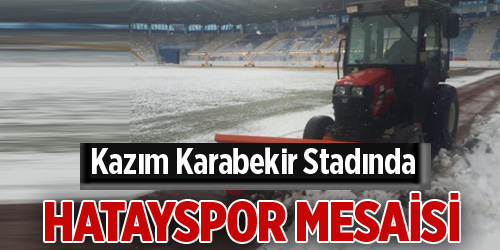 Hatayspor maçı öncesi saha zemininde yoğun çalışma