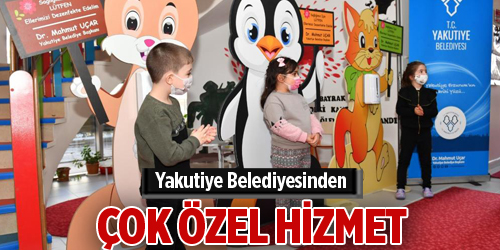Yakutiye Belediyesinden öğrenciler için eğlenceli dezenfekte standı