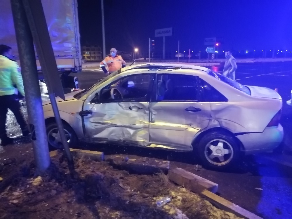 Aksaray’da otomobille tır çarpıştı: 1 yaralı