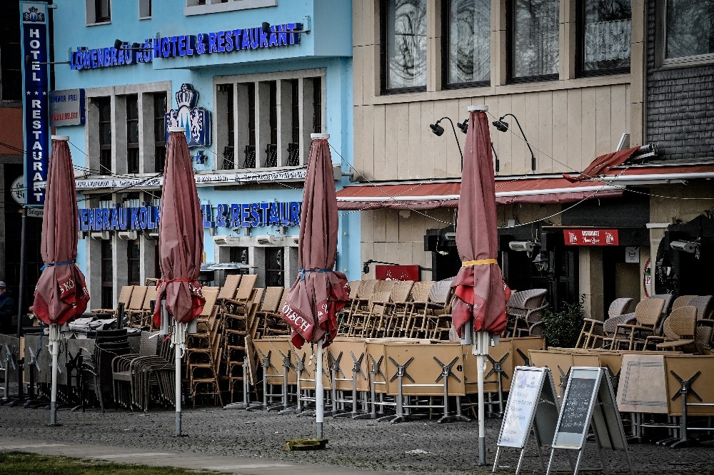 Almanya’da Covid-19 kısıtlamaları 7 Mart’a kadar uzatıldı