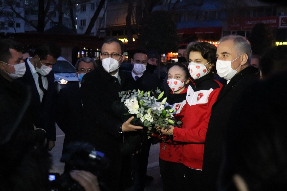 Bakan Kasapoğlu, Denizli’deki spor yatırımlarını değerlendirdi