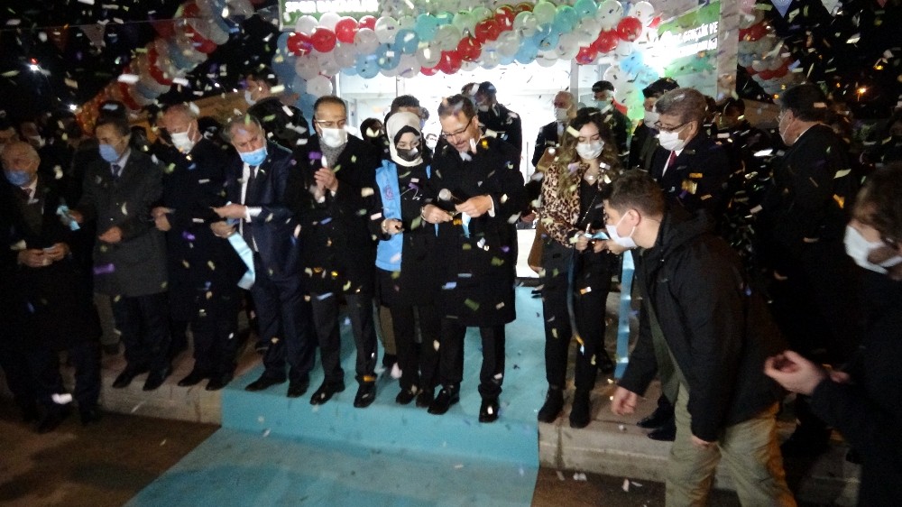 Bakan Kasapoğlu’ndan ‘Genç Ofis’ açılışı