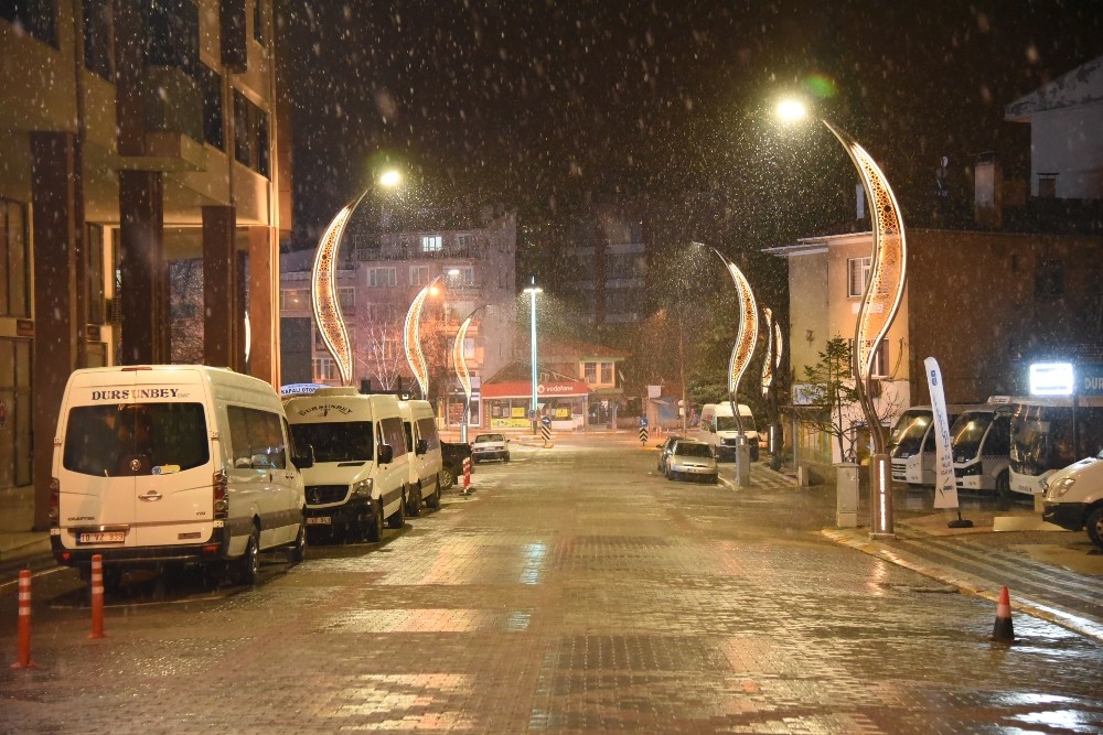 Balıkesir’de beklenen kar yağışı başladı