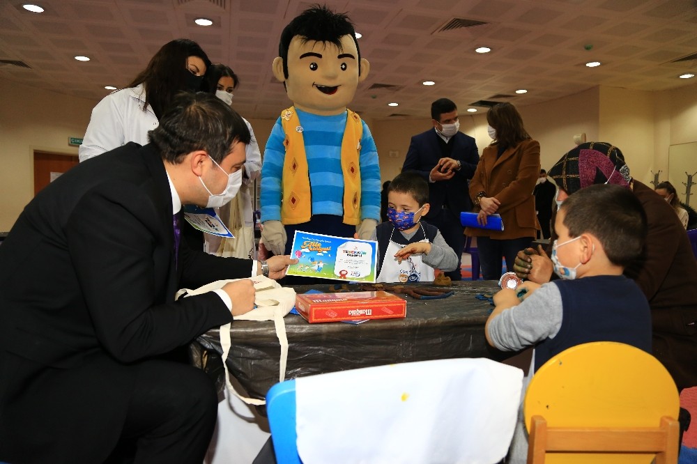 Başkan Çakın, çocuklara teşekkür belgesi verdi
