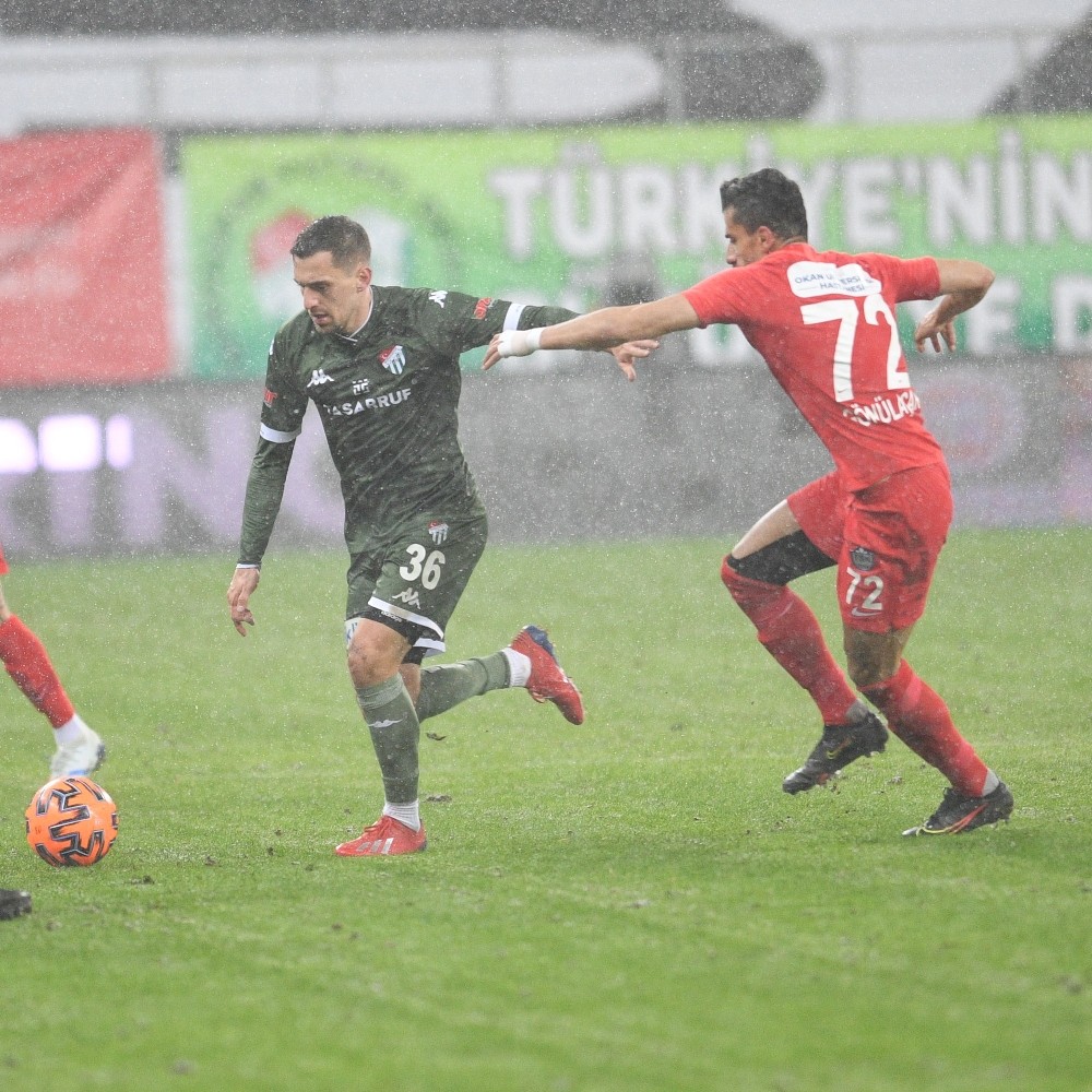Bursaspor’da Burak Altıparmak ve Burak Kapacak, Balıkesirspor maçında oynayabilecek