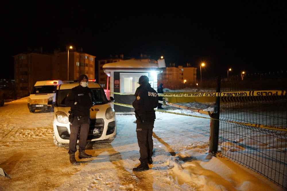 Çocukların kartopu eğlencesi bir siteyi karantinaya aldırdı